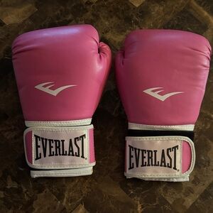 Everlast Fuchsia Training Gloves